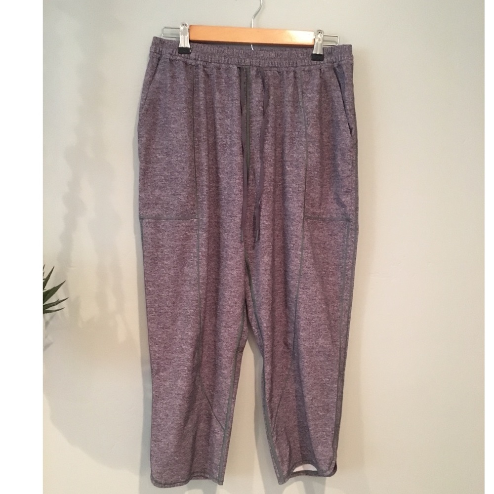 Lululemon lightweight loose crops